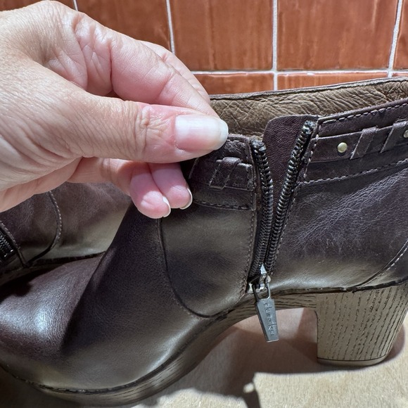 NEW! Retails $189 Dansko Dabney Brown Leather Ankle Boots Zip Size 37/US 6.5-7 - Picture 6 of 10